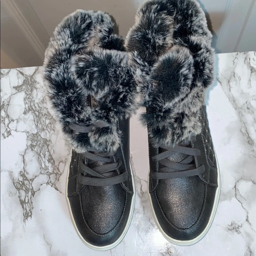 Steve Madden Kids Jfelicia sneakers with a quilted upper and faux fur trim 4